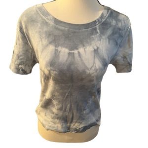 Fabletics Light Blue Tie Dye White Crop Top Athletic Tee T-Shirt Cropped XS 2